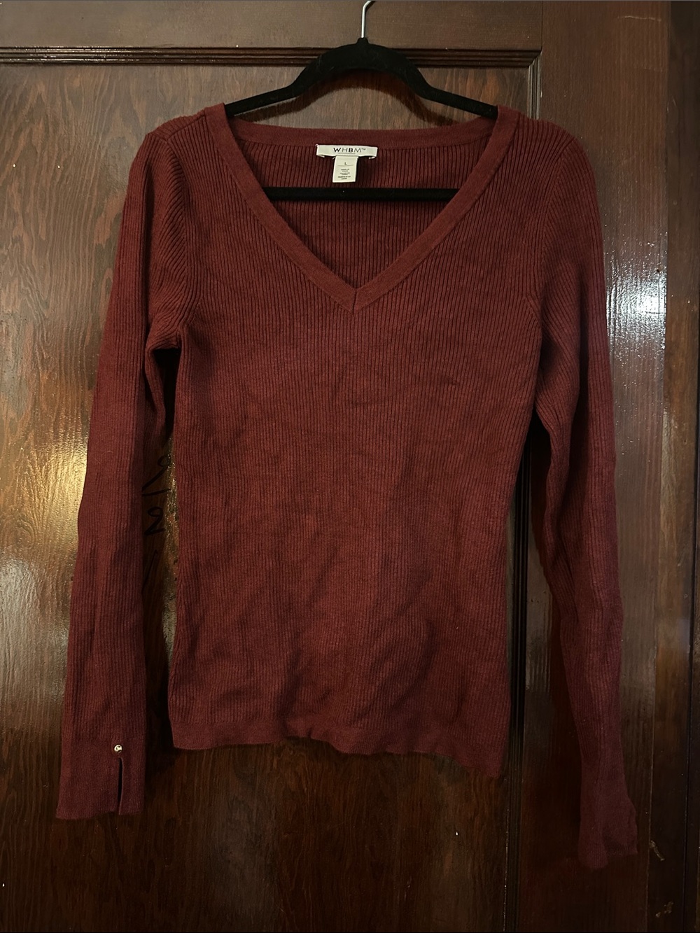 White House Black Market Ribbed V-Neck Sweater in Burgundy